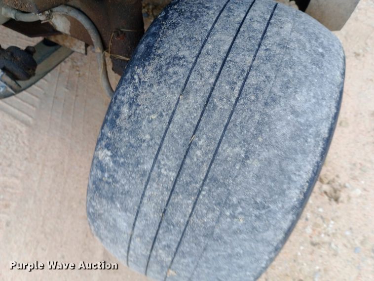 image for item DH1447 1998 Cushman  Turf-Truckster utility vehicle