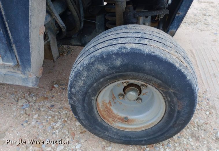 image for item DH1447 1998 Cushman  Turf-Truckster utility vehicle