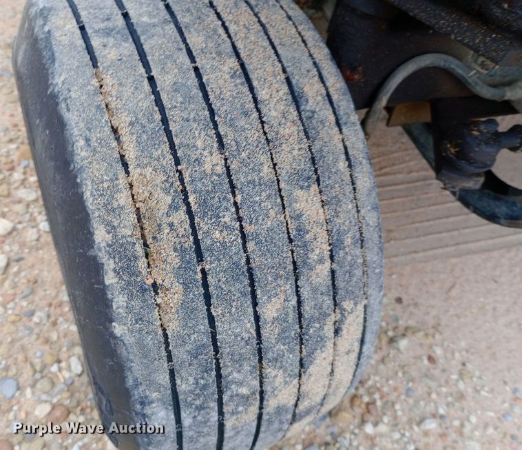 image for item DH1447 1998 Cushman  Turf-Truckster utility vehicle