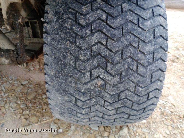 image for item DH1447 1998 Cushman  Turf-Truckster utility vehicle