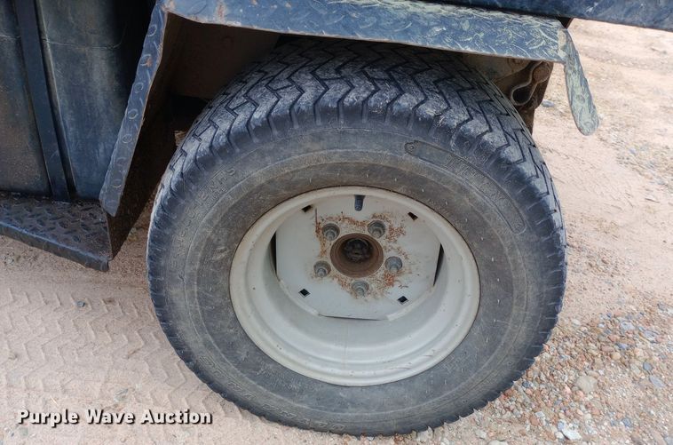 image for item DH1447 1998 Cushman  Turf-Truckster utility vehicle