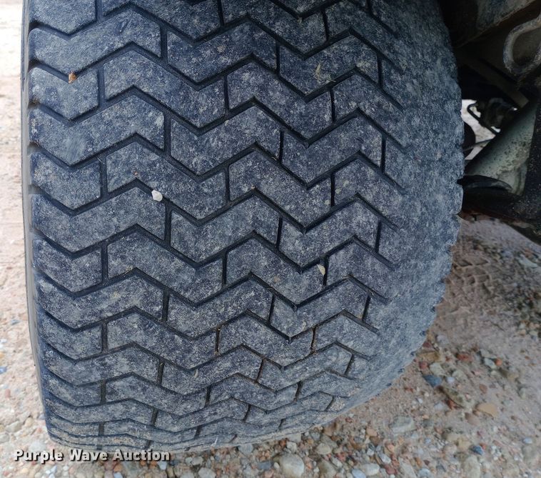 image for item DH1447 1998 Cushman  Turf-Truckster utility vehicle