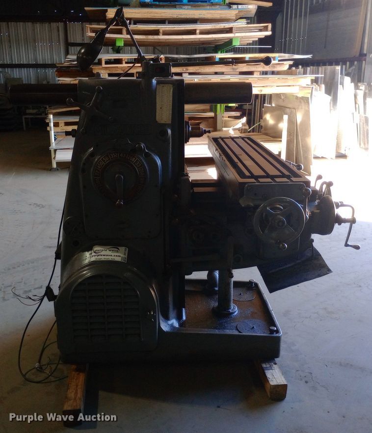 image for item DH1460 Milwaukee Model KM milling machine