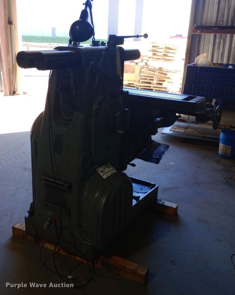 image for item DH1460 Milwaukee Model KM milling machine