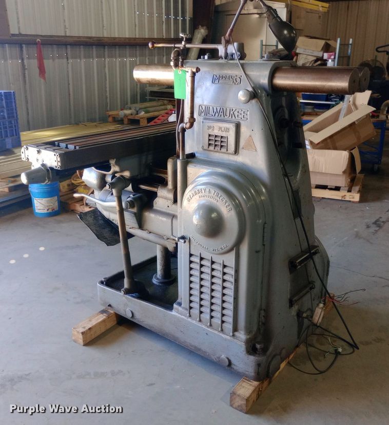 image for item DH1460 Milwaukee Model KM milling machine