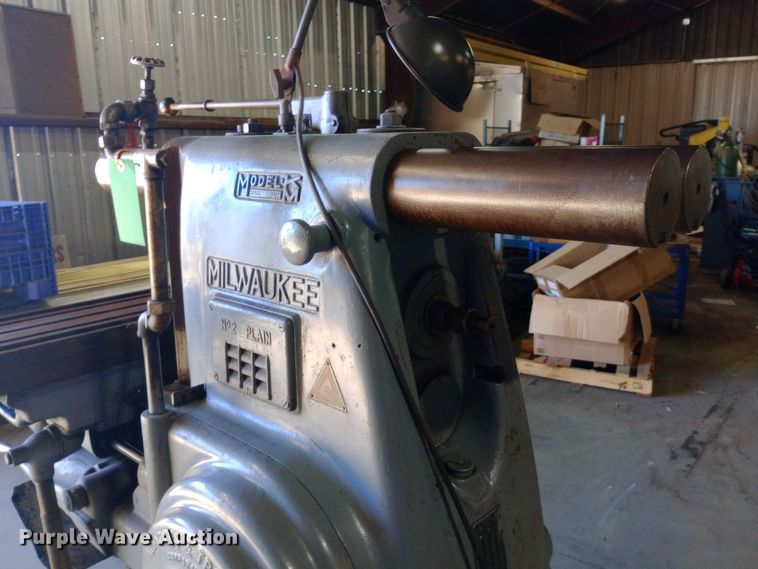 image for item DH1460 Milwaukee Model KM milling machine