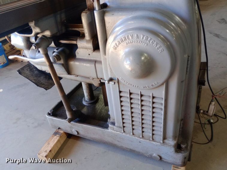 image for item DH1460 Milwaukee Model KM milling machine