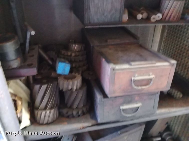 image for item DH1460 Milwaukee Model KM milling machine