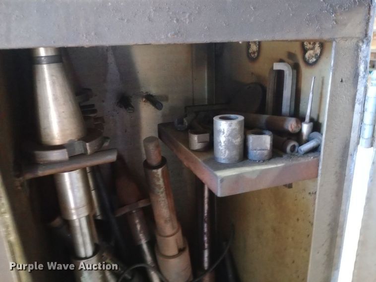 image for item DH1460 Milwaukee Model KM milling machine