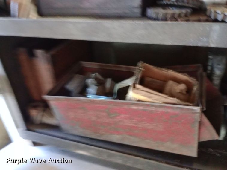 image for item DH1460 Milwaukee Model KM milling machine