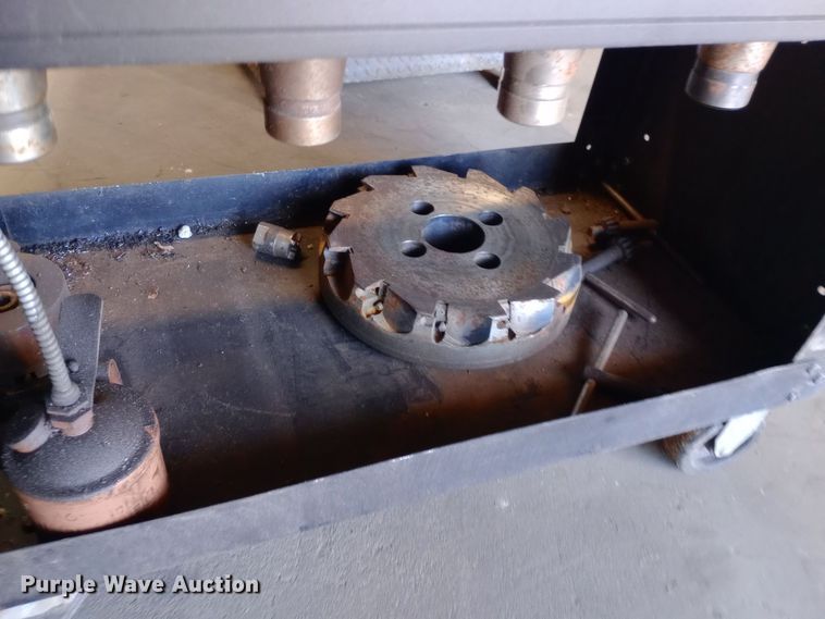 image for item DH1460 Milwaukee Model KM milling machine