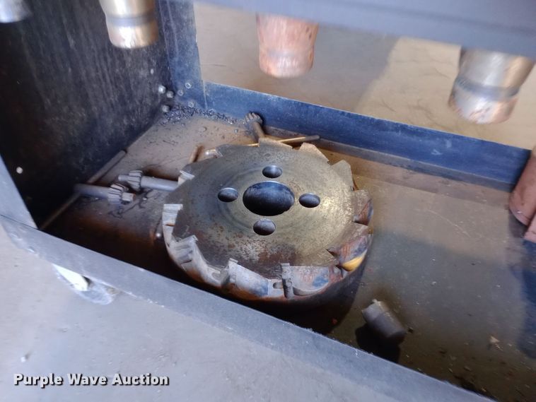 image for item DH1460 Milwaukee Model KM milling machine