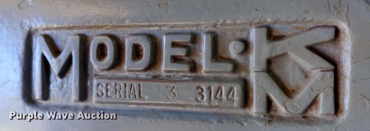 image for item DH1460 Milwaukee Model KM milling machine