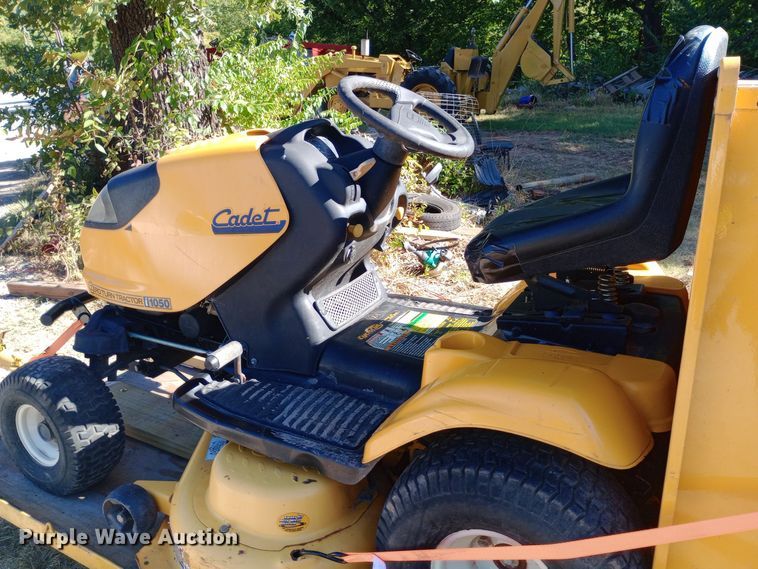 image for item DH1478 2007 Cub Cadet  i1050 lawn mower