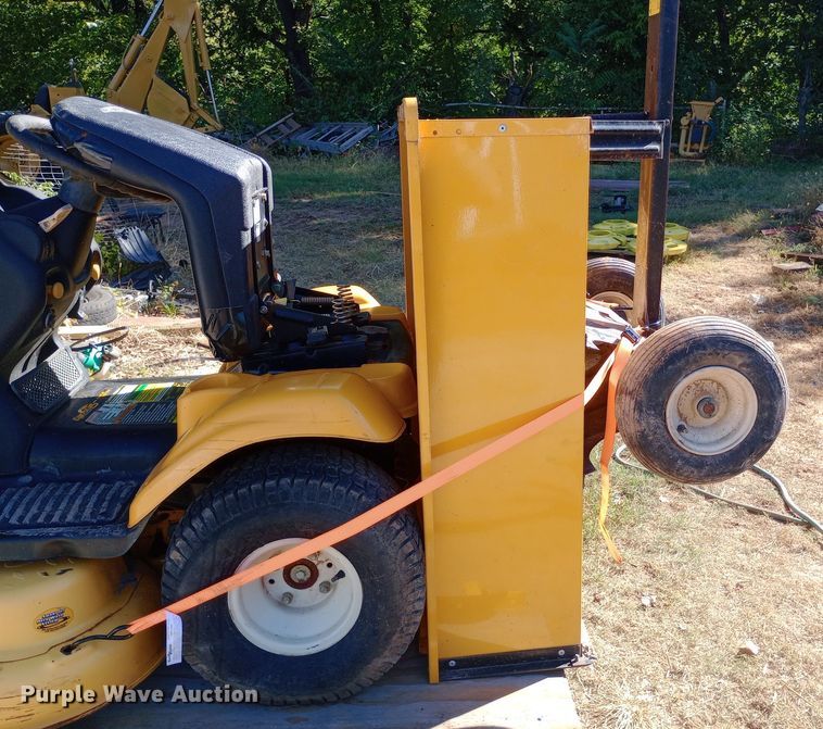 image for item DH1478 2007 Cub Cadet  i1050 lawn mower
