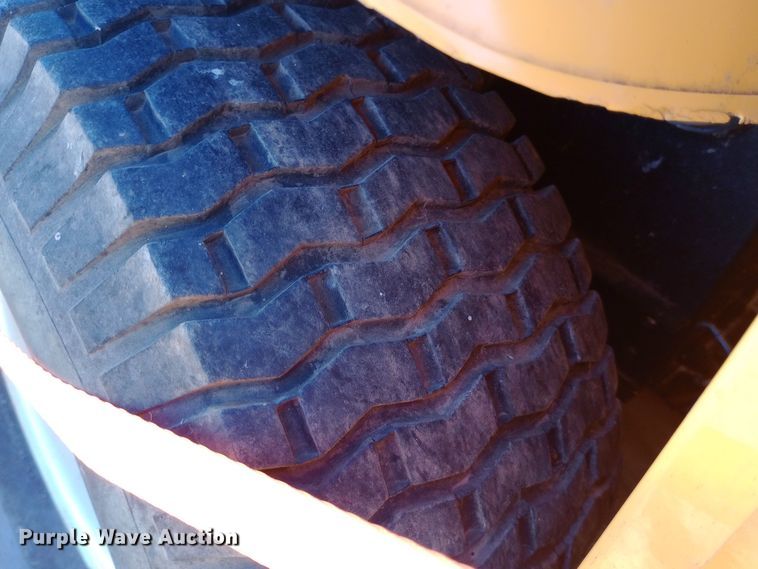 image for item DH1478 2007 Cub Cadet  i1050 lawn mower