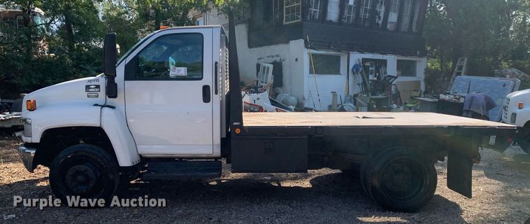 image for item DM1827 2003 Chevrolet  C4500 flatbed truck