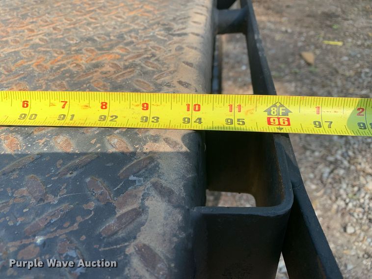 image for item DM1827 2003 Chevrolet  C4500 flatbed truck