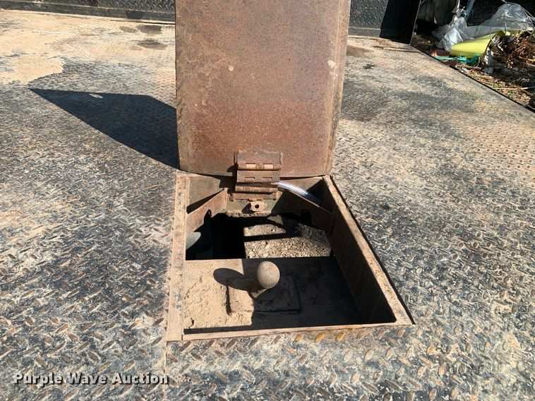 image for item DM1827 2003 Chevrolet  C4500 flatbed truck