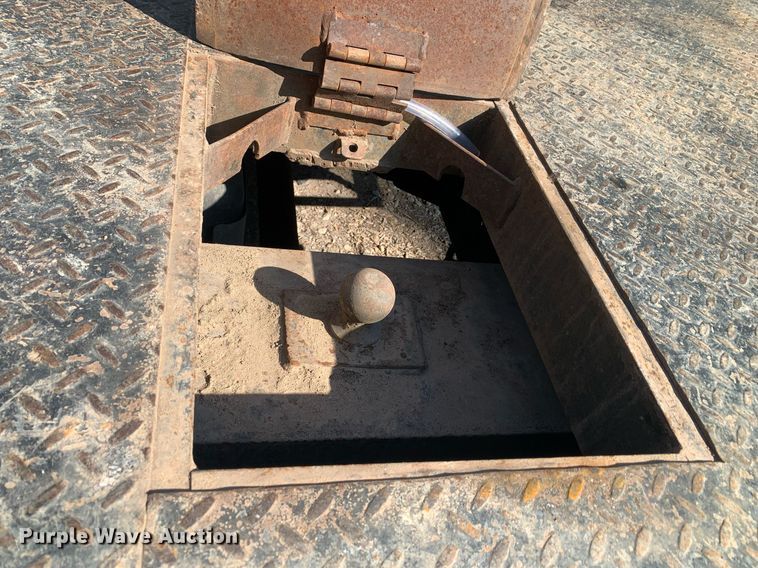 image for item DM1827 2003 Chevrolet  C4500 flatbed truck