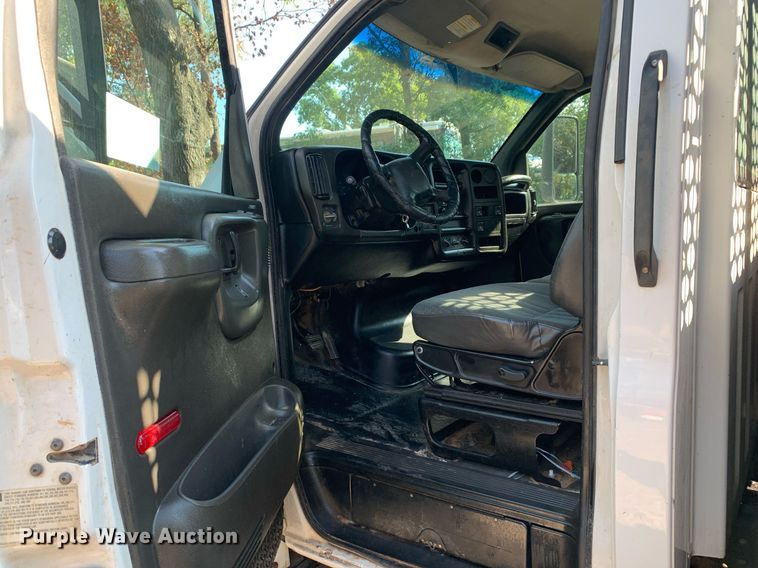 image for item DM1827 2003 Chevrolet  C4500 flatbed truck