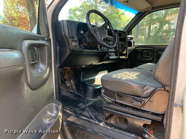 image for item DM1827 2003 Chevrolet  C4500 flatbed truck