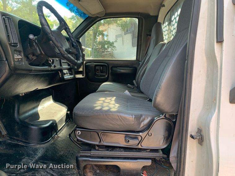 image for item DM1827 2003 Chevrolet  C4500 flatbed truck