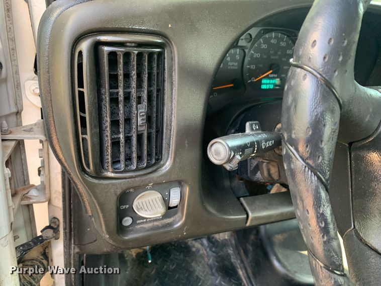 image for item DM1827 2003 Chevrolet  C4500 flatbed truck