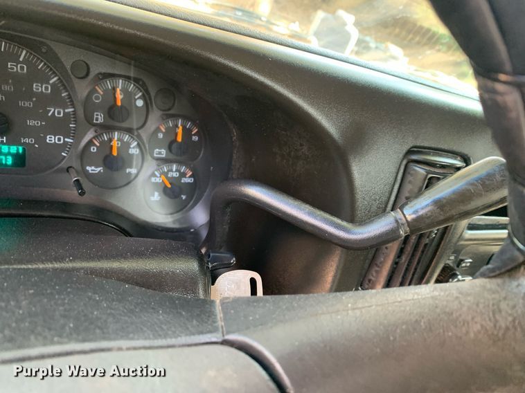 image for item DM1827 2003 Chevrolet  C4500 flatbed truck