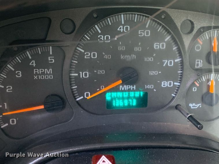 image for item DM1827 2003 Chevrolet  C4500 flatbed truck