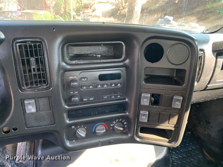 image for item DM1827 2003 Chevrolet  C4500 flatbed truck