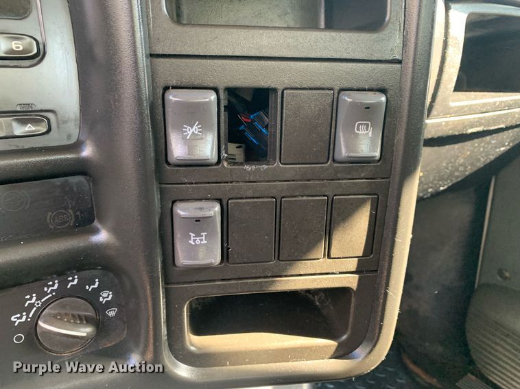 image for item DM1827 2003 Chevrolet  C4500 flatbed truck