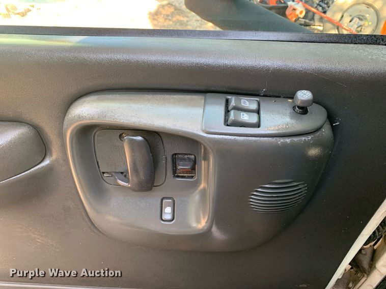 image for item DM1827 2003 Chevrolet  C4500 flatbed truck