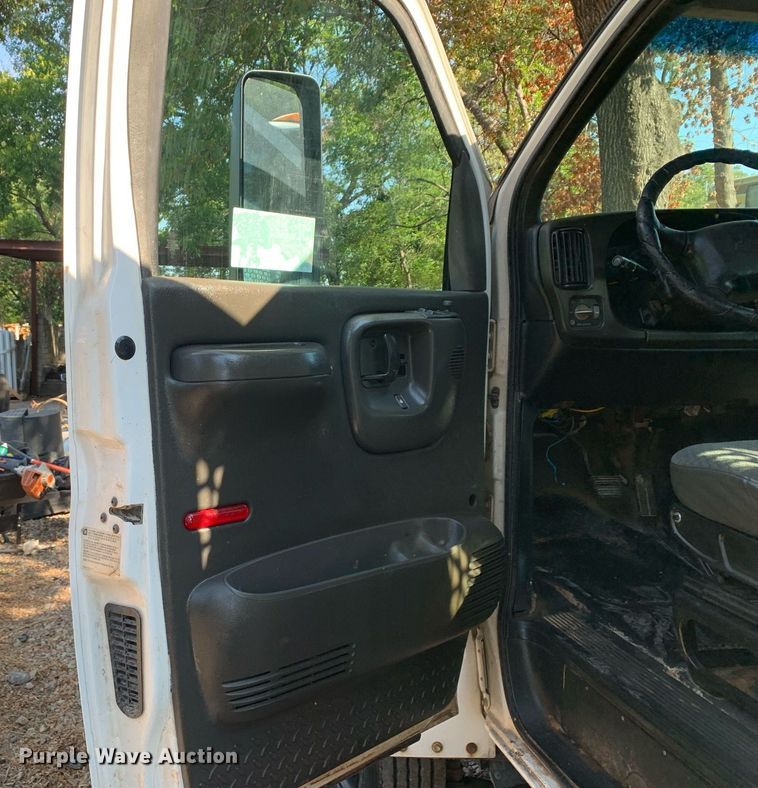 image for item DM1827 2003 Chevrolet  C4500 flatbed truck