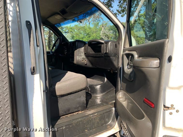 image for item DM1827 2003 Chevrolet  C4500 flatbed truck