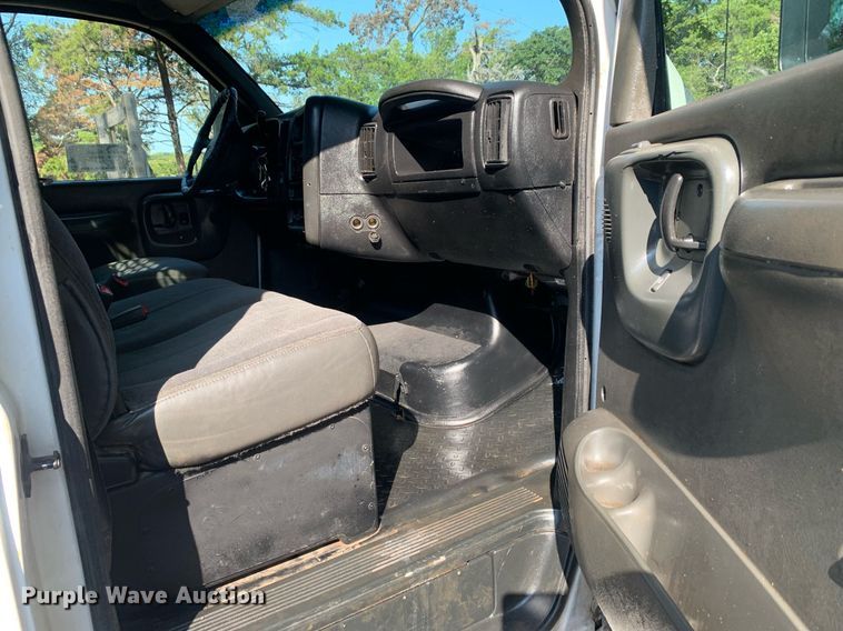 image for item DM1827 2003 Chevrolet  C4500 flatbed truck