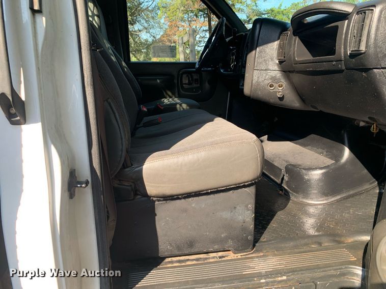 image for item DM1827 2003 Chevrolet  C4500 flatbed truck