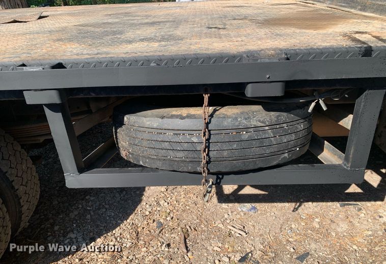 image for item DM1827 2003 Chevrolet  C4500 flatbed truck