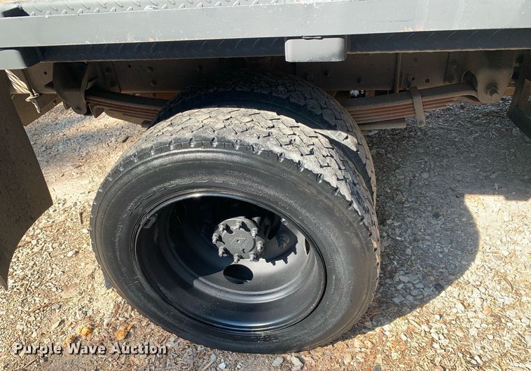 image for item DM1827 2003 Chevrolet  C4500 flatbed truck