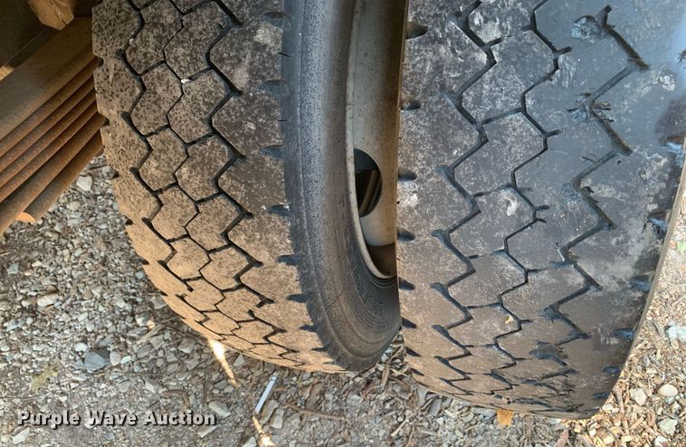 image for item DM1827 2003 Chevrolet  C4500 flatbed truck