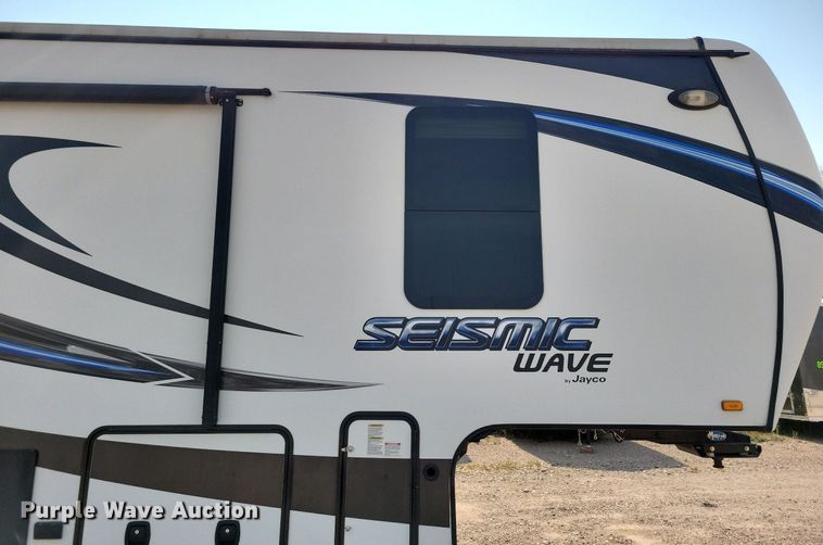 image for item DN3520 2015 Jayco Siesmic Wave 310 toy hauler camper