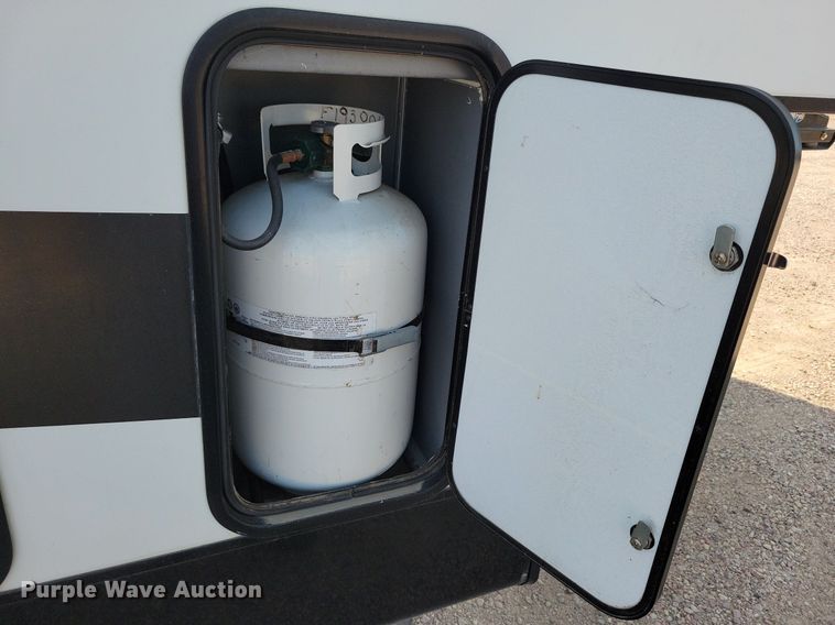 image for item DN3520 2015 Jayco Siesmic Wave 310 toy hauler camper