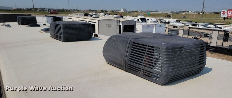 image for item DN3520 2015 Jayco Siesmic Wave 310 toy hauler camper