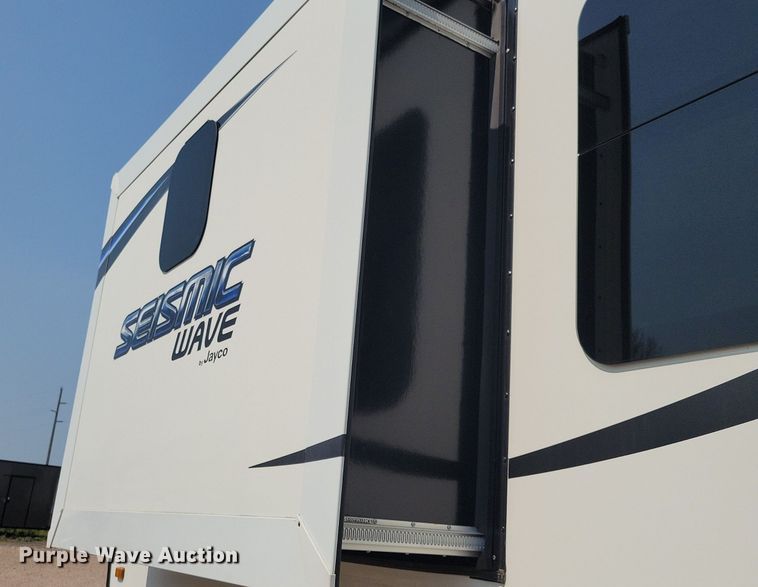 image for item DN3520 2015 Jayco Siesmic Wave 310 toy hauler camper