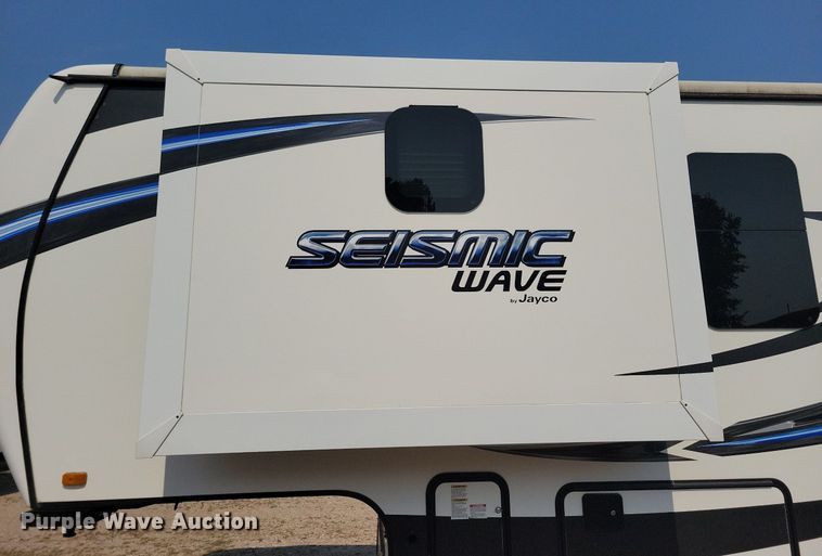 image for item DN3520 2015 Jayco Siesmic Wave 310 toy hauler camper