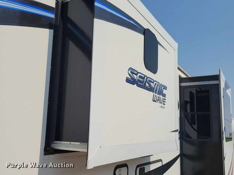 image for item DN3520 2015 Jayco Siesmic Wave 310 toy hauler camper