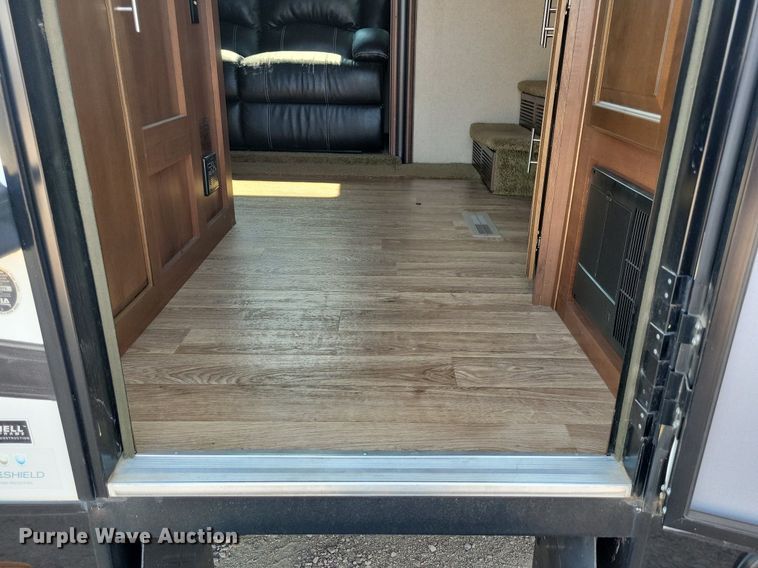 image for item DN3520 2015 Jayco Siesmic Wave 310 toy hauler camper