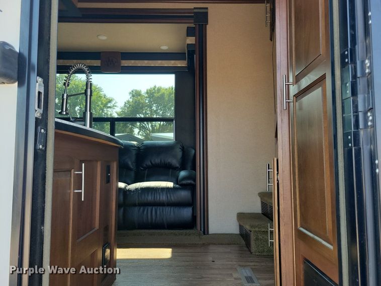 image for item DN3520 2015 Jayco Siesmic Wave 310 toy hauler camper