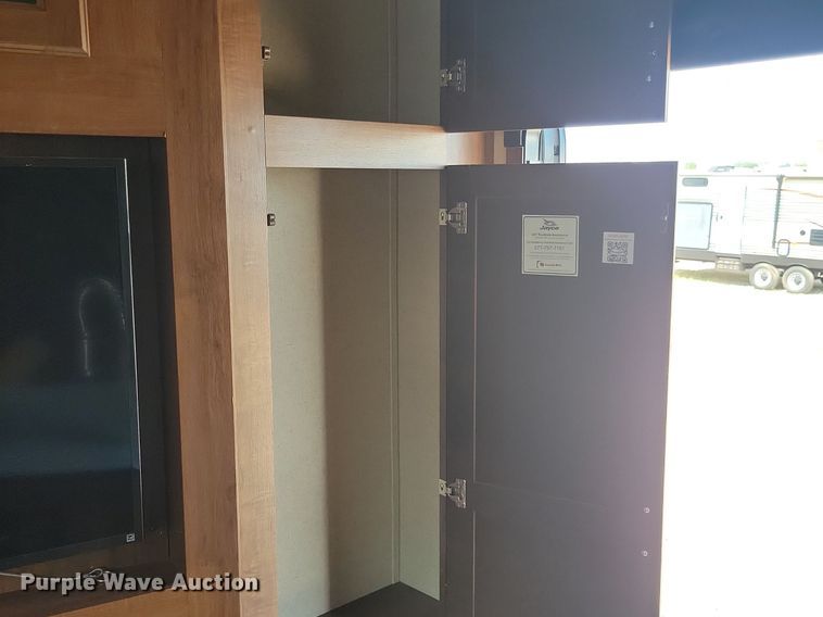 image for item DN3520 2015 Jayco Siesmic Wave 310 toy hauler camper