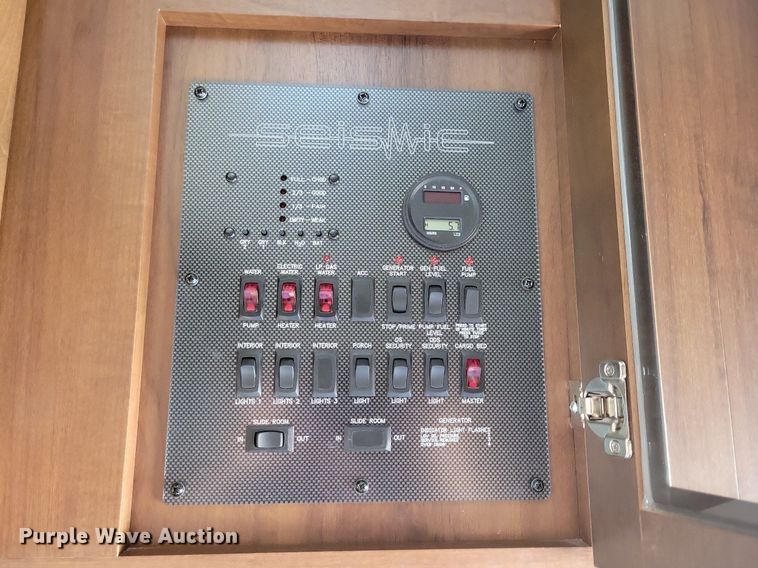 image for item DN3520 2015 Jayco Siesmic Wave 310 toy hauler camper